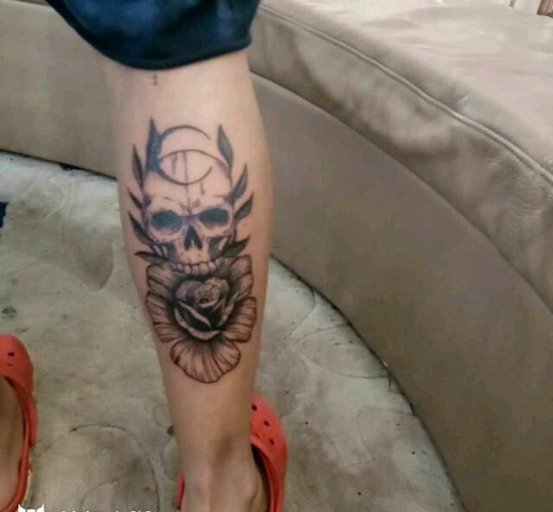 骷髅与花纹身图片