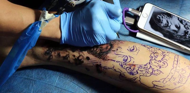 雕塑纹身图片_人物肖像写实腿部手臂背部欧美纹身图案