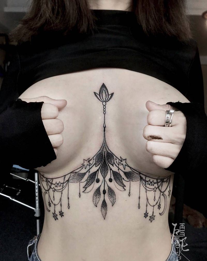 花胸纹身图片_胸部纹身图案