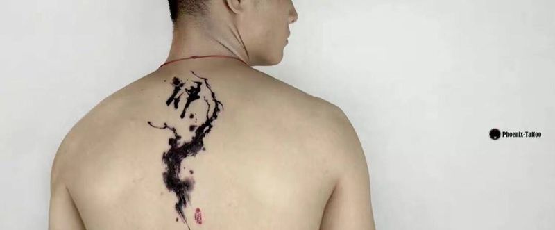 原创水墨纹身图片_成品背部肩部国画原创字符水墨书法传统清新纹身图案