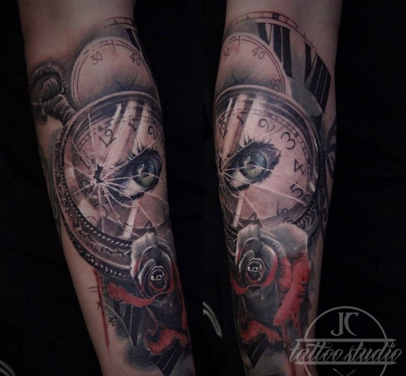 滴血蔷薇纹身图片_手部手臂欧美写实纹身图案