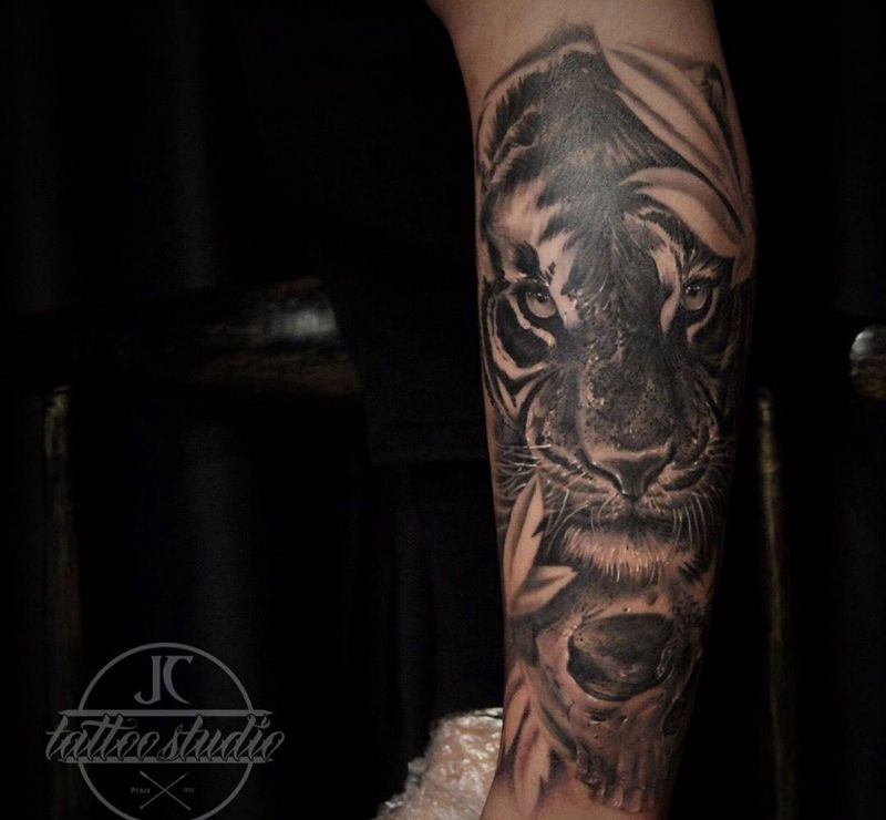 寫實老虎纹身图片_成品脚部腿部欧美写实动物老虎纹身图案