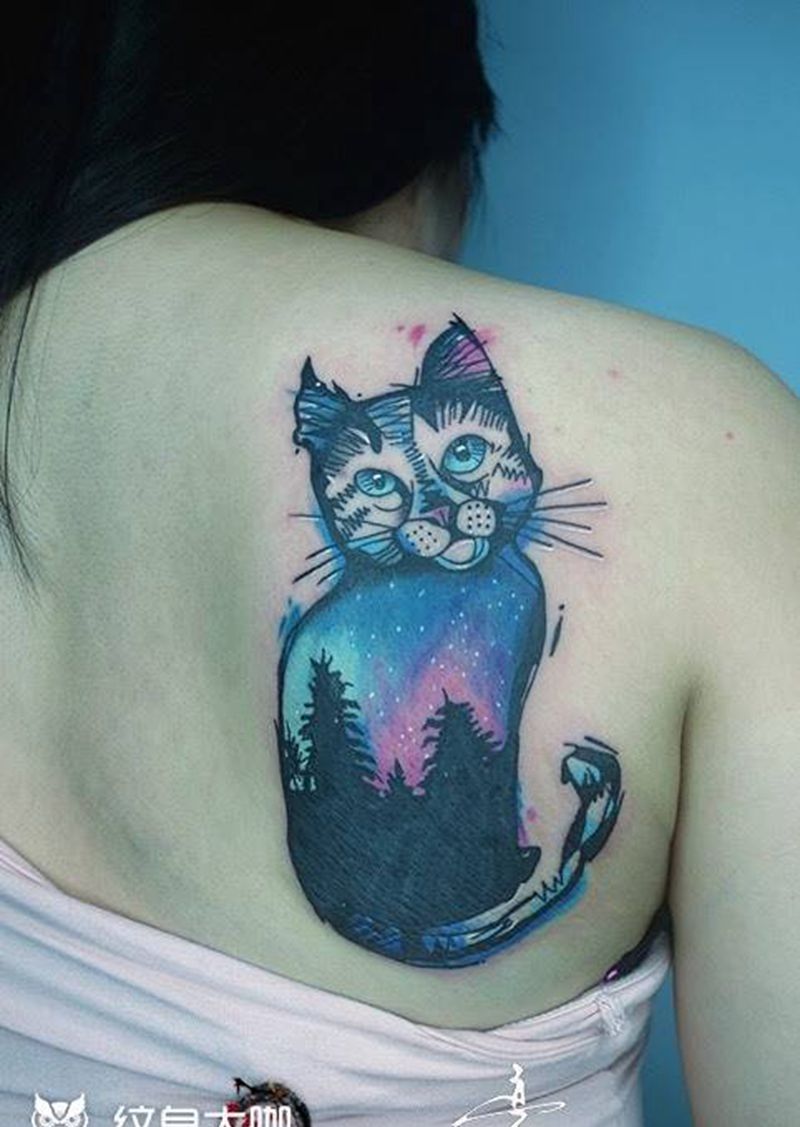 水彩猫纹身图片_背部成品欧美纹身图案