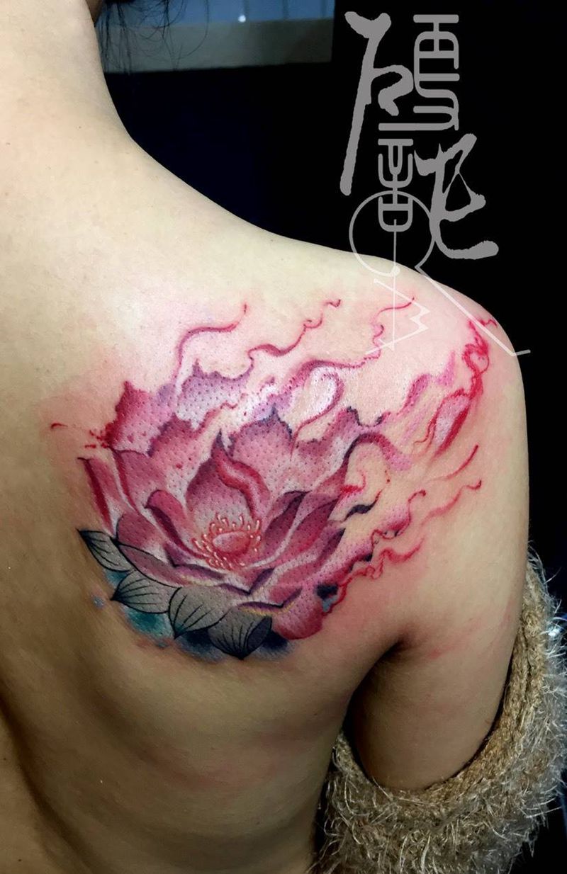 花纹身图片_胸部腿部背部臀部清新肖像写实欧美纹身图案