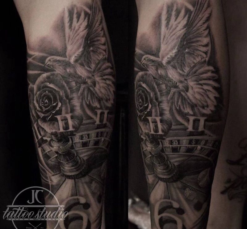 轮盘纹身图片_成品脚部腿部欧美写实字符原创玫瑰纹身图案