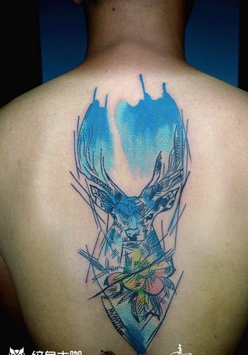 水彩鹿作品纹身图片_成品背部欧美动物水彩纹身图案