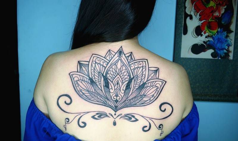 梵花纹身图片_成品背部几何纹身图案