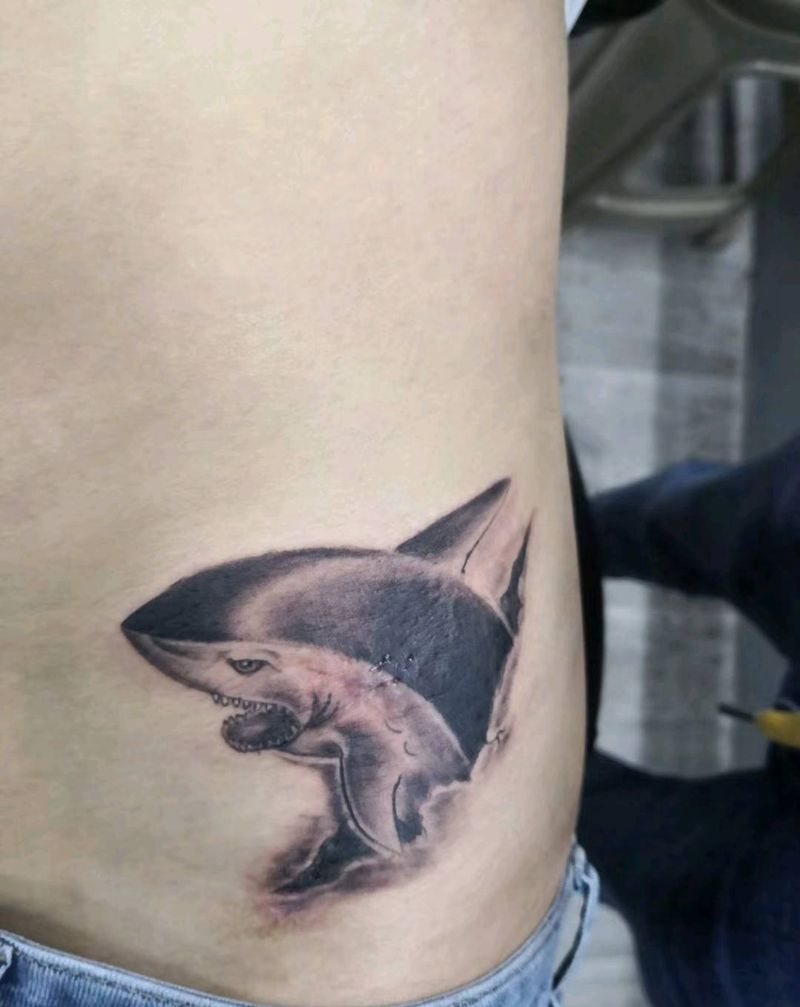 鲨鱼辣椒纹身图片_腰部纹身图案