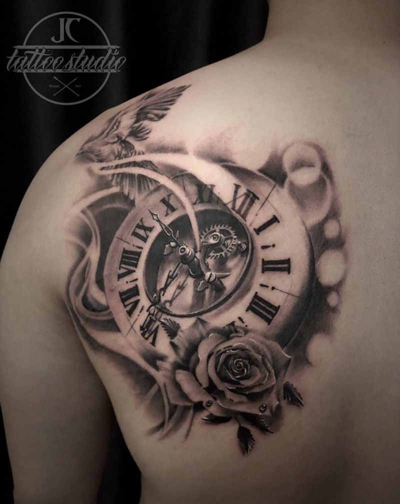 時間之花纹身图片_成品肩部背部欧美写实植物玫瑰纹身图案