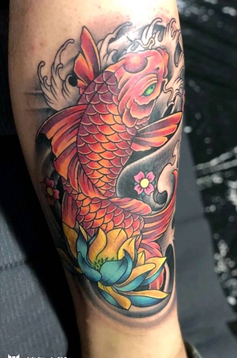 锦鲤纹身图片_腿部纹身图案