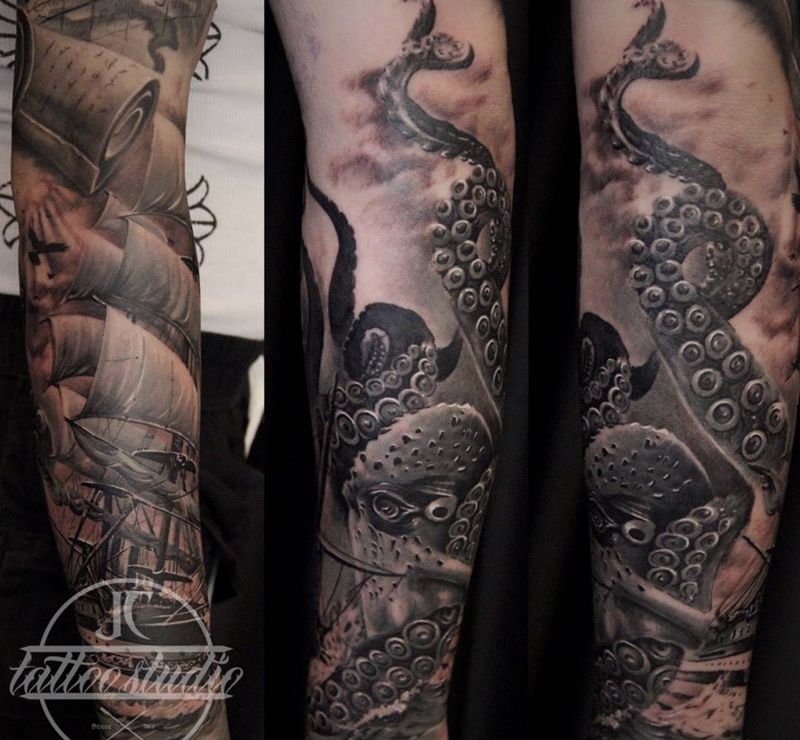 帆船加章鱼纹身图片_手部手臂欧美写实纹身图案