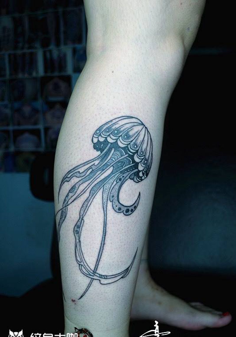 水母纹身图片_成品腿部几何动物花都广州纹身图案
