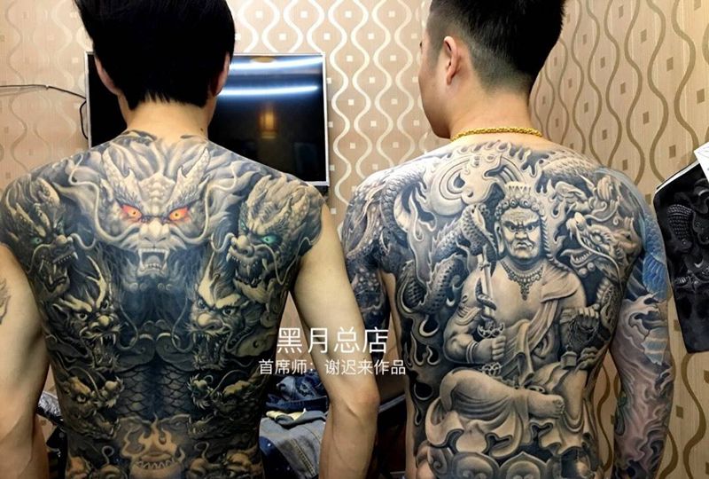 九龙和不动明王纹身图片_成品背部传统肖像人物写实纹身图案