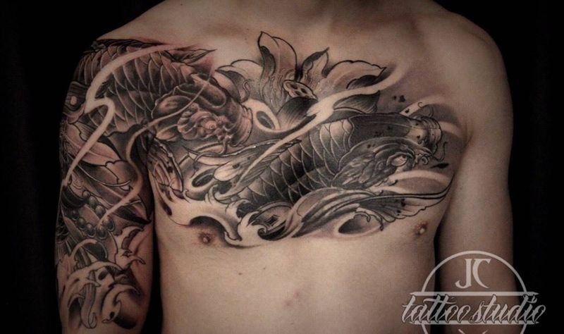 花胸鲤鱼纹身图片_成品肩部胸部手臂臀部手部传统习俗写实鲤鱼纹身图案