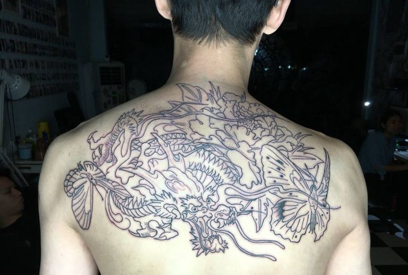 蝴蝶龙花纹身图片
