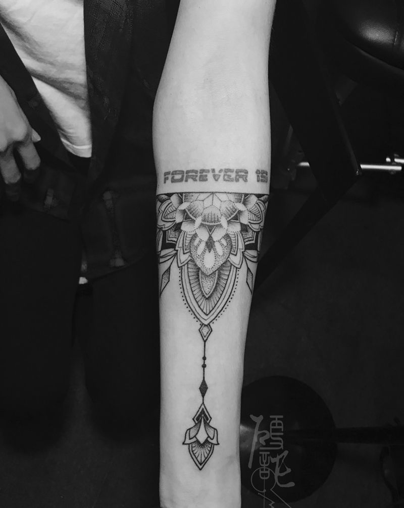 曼陀罗纹身图片_清新手臂手部背部腹部几何静物字符手稿成品纹身图案