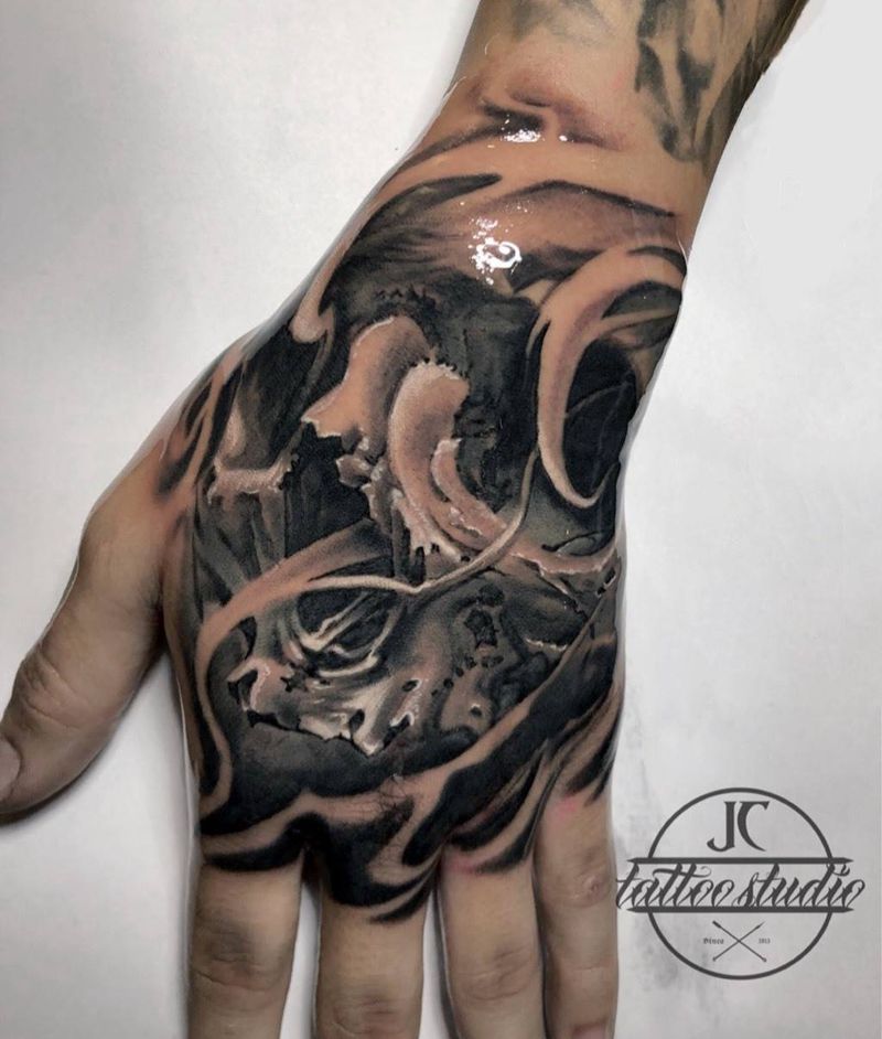 骷髅纹身图片_手部背部欧美写实纹身图案