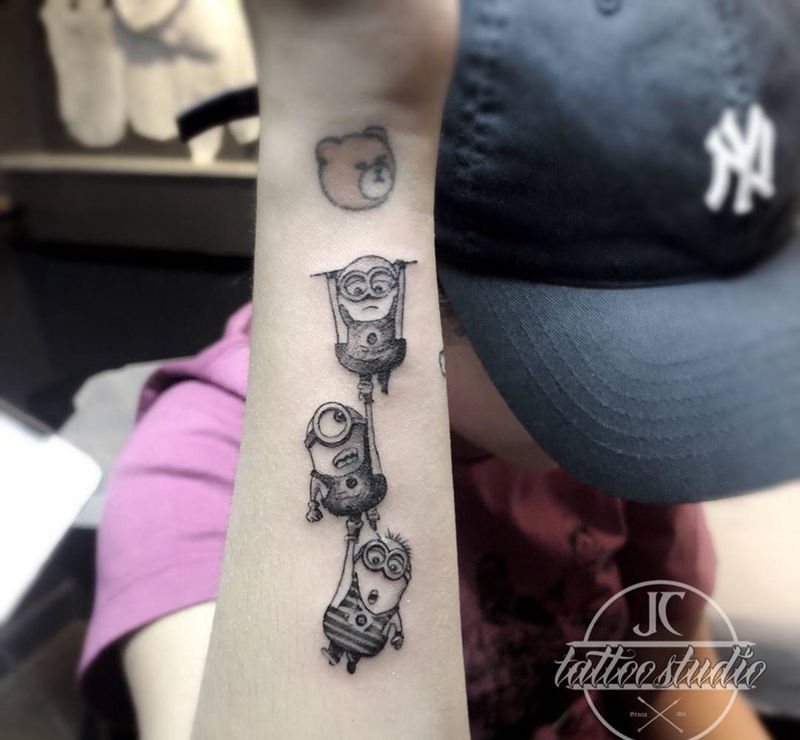 mini 小黃人纹身图片_成品手部臀部手臂欧美写实清新人物原创纹身图案