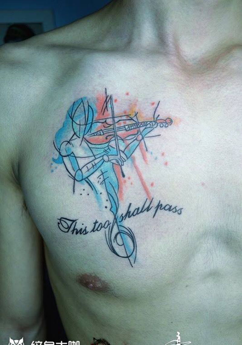 水彩纹身-拿着小提琴的男人纹身图片_成品胸部欧美人物水彩纹身图案