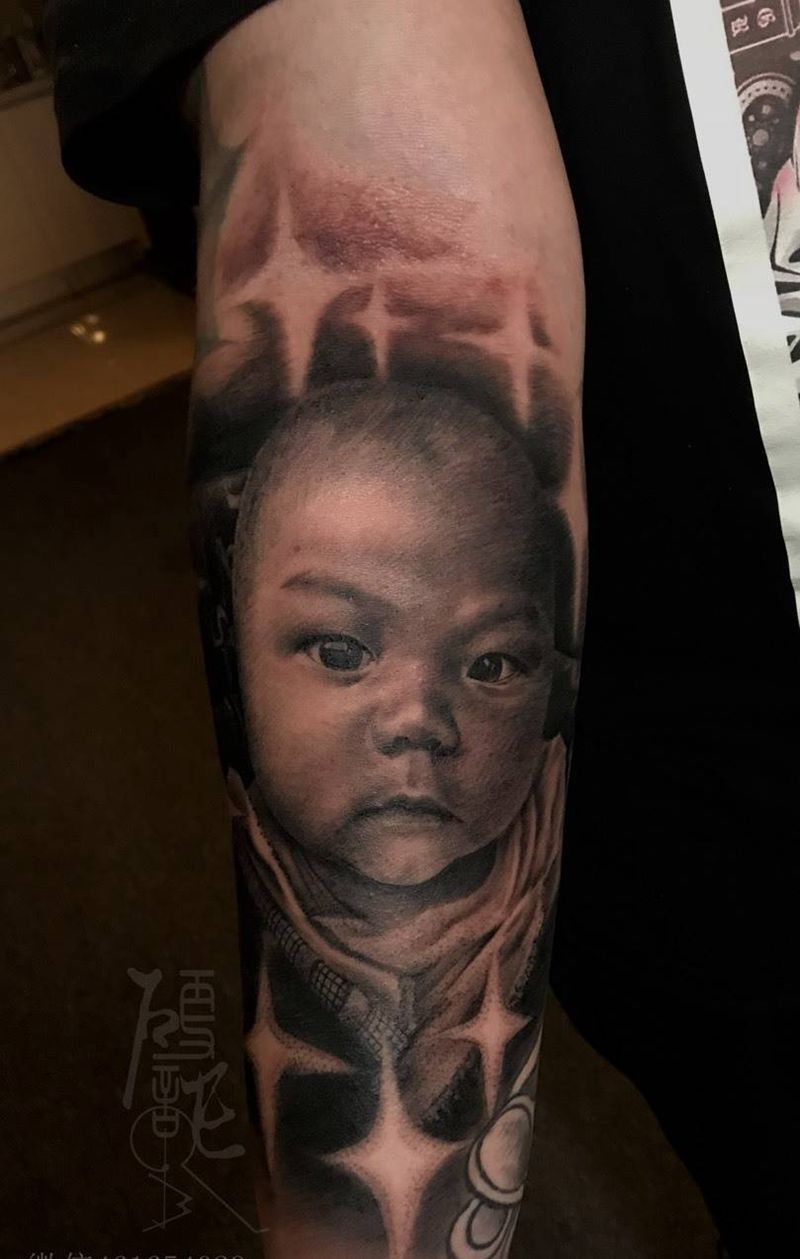 人物.纹身图片_人物欧美肖像写实肩部腰部腿部手臂手部纹身图案