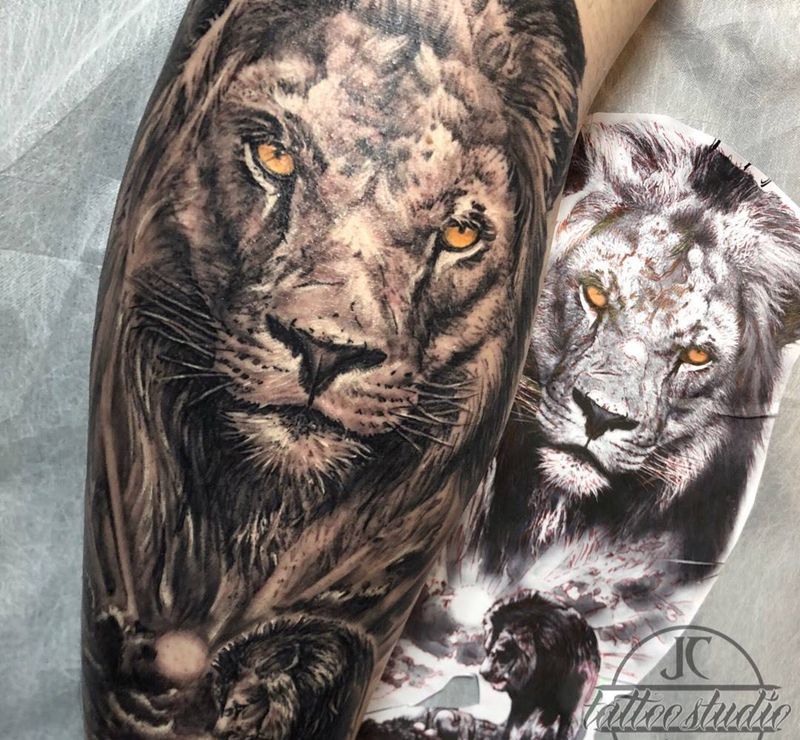 獅子王纹身图片_脚部腿部欧美写实纹身图案