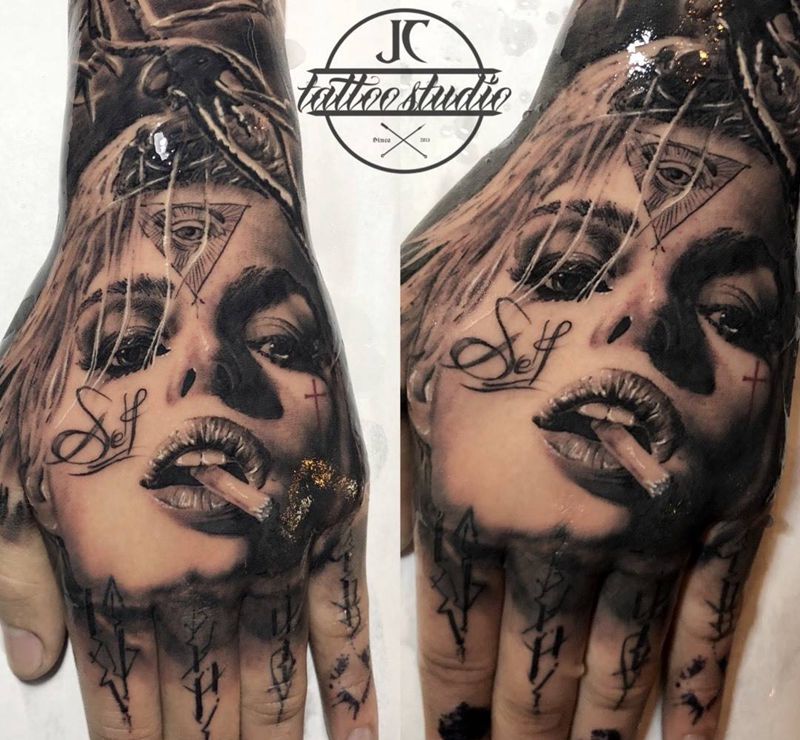 手背女人纹身图片_手部背部欧美写实纹身图案