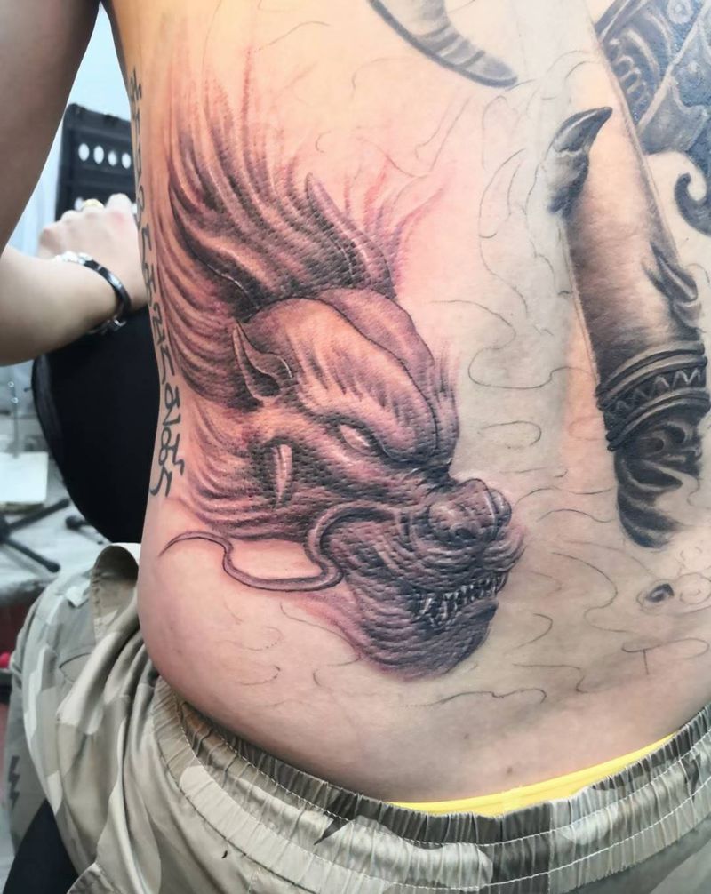 满背又添加龙纹身图片_背部纹身图案