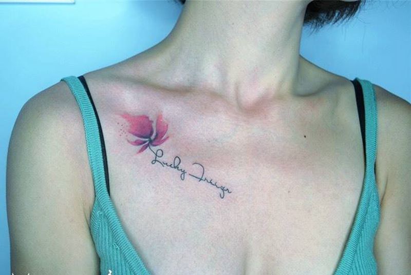 小清新小花纹身图片_成品胸部清新植物水彩纹身图案