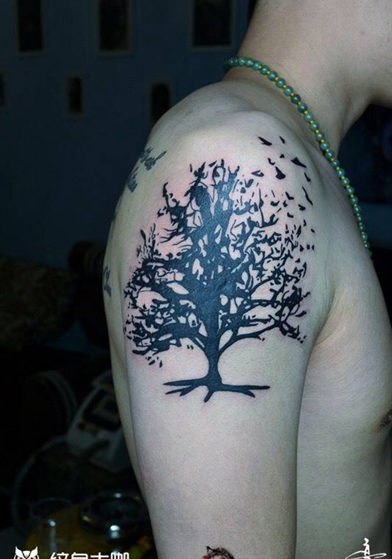 #树#寓意着生机勃勃，寓意着生命永恒#广州花都黥刺青工作室#纹身图片