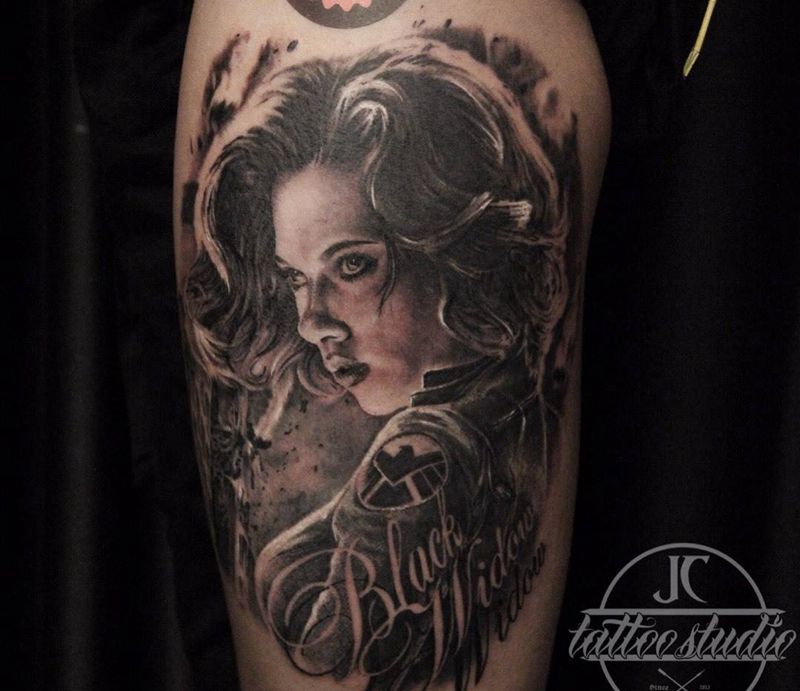 黑寡妇纹身图片_脚部腿部欧美写实纹身图案