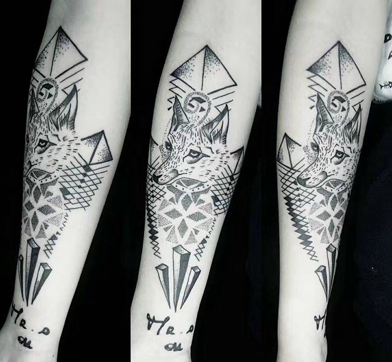 点刺纹身图片_成品手部花都区广州花都纹身图案