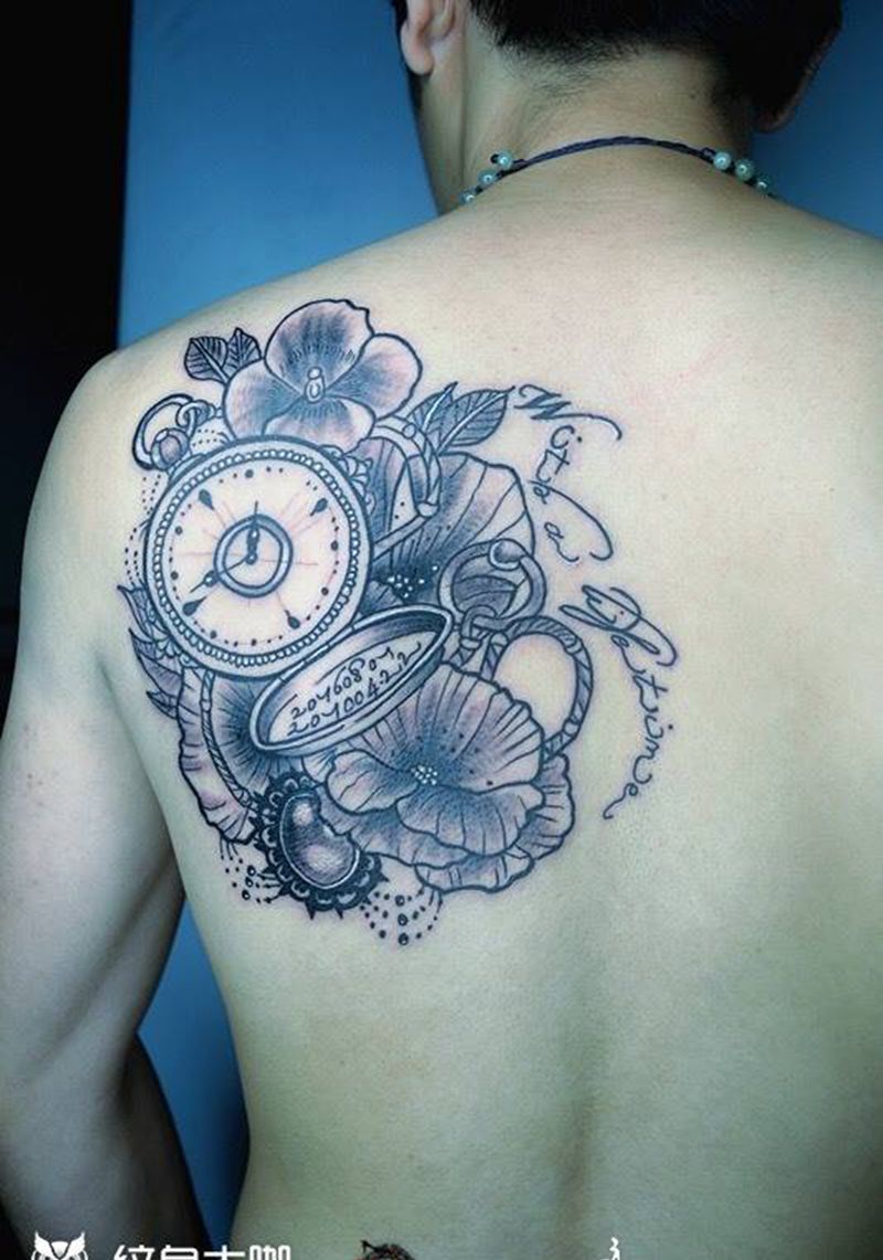 时钟花纹身图片_成品背部写实广州花都纹身图案