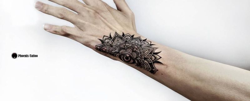 遮盖|曼陀罗纹身图片_成品手部习俗清新宗教图腾遮盖眼睛纹身图案