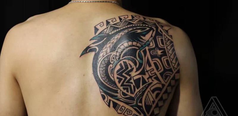 鲨鱼图腾纹身图片_腿部脚部手部手臂臀部背部纹身图案