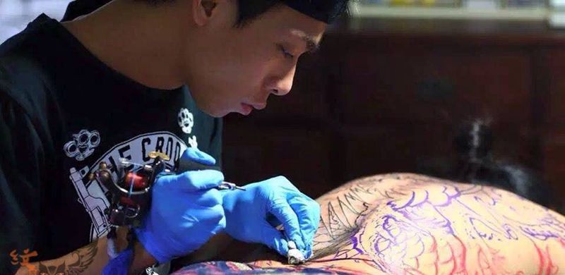 传统龙纹身图片_背部腿部传统纹身图案