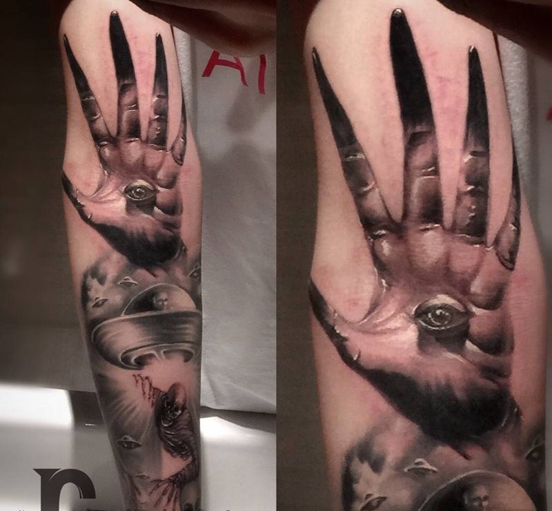 外星主題纹身图片_成品手部手臂臀部欧美写实鬼神原创纹身图案