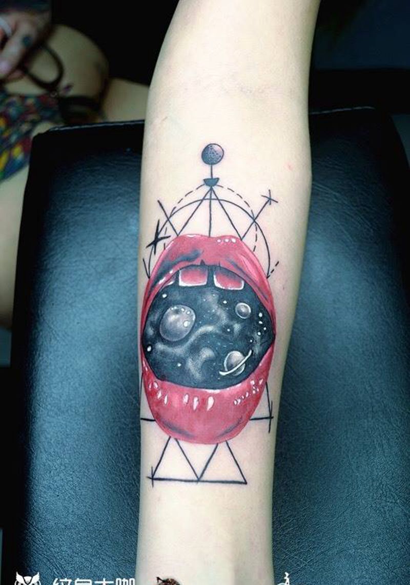 嘴唇纹身纹身图片_成品手部欧美纹身图案