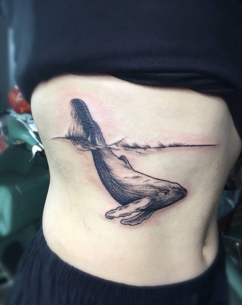 鲸鱼纹身图片_成品腰部清新动物字符几何纹身图案
