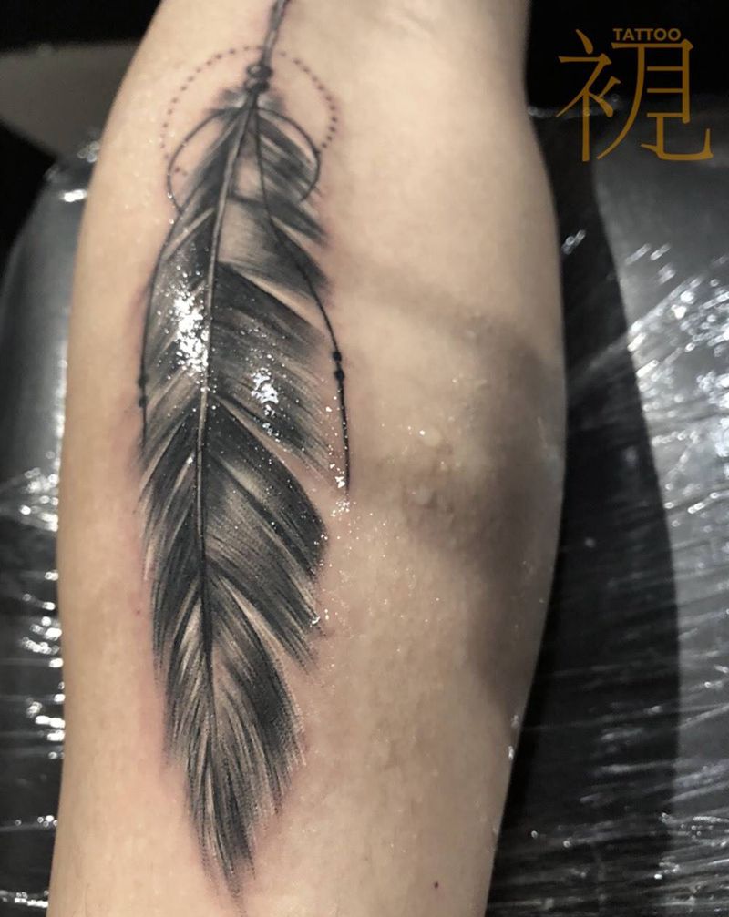 羽毛纹身图片_手臂欧美写实水墨清新羽毛纹身图案