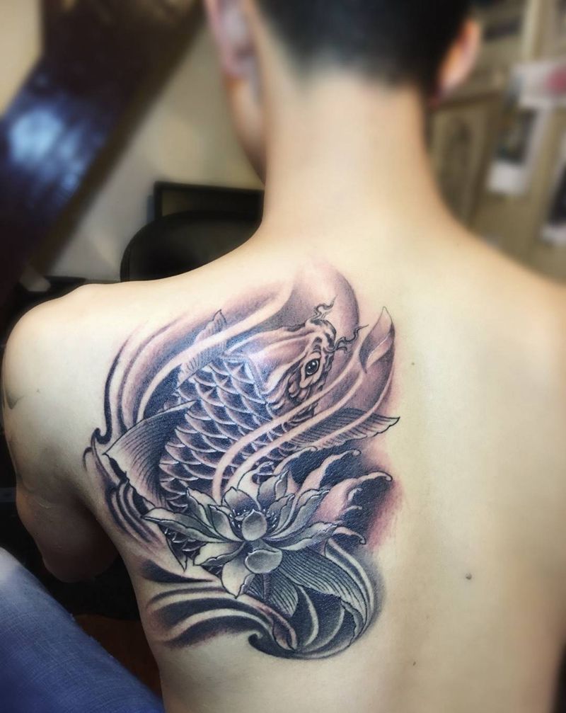 鱼纹身图片_成品背部传统动物纹身图案