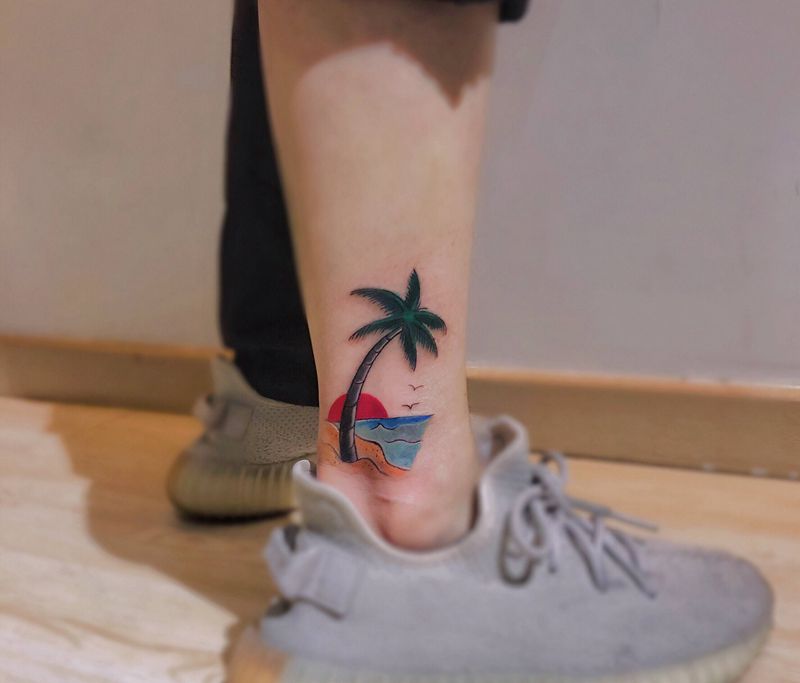 还带有血色的海纹身图片_脚部腿部Old School纹身图案