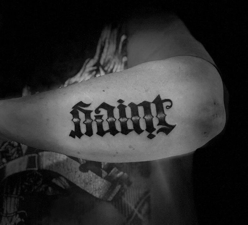 字符纹身图片_手臂花体字纹身图案