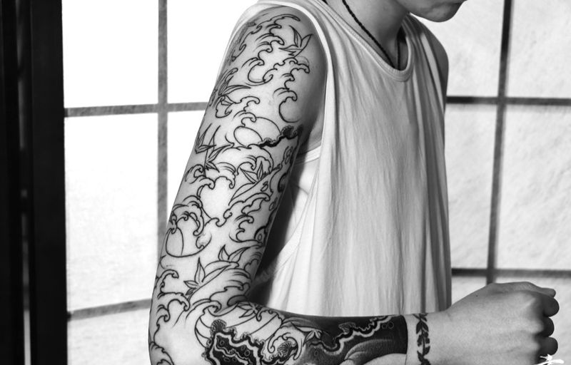 枫、水.云、石、纹身图片_手臂传统原创植物玄鹤刺青深圳纹身图案