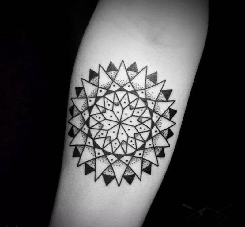 曼陀罗纹身图片_成品手臂清新纹身图案