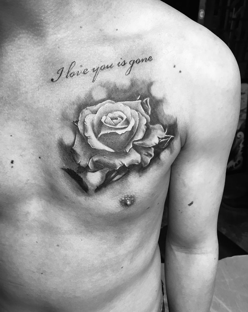 至已爱纹身图片_胸部肩部欧美写实花体字玫瑰英文花纹身图案