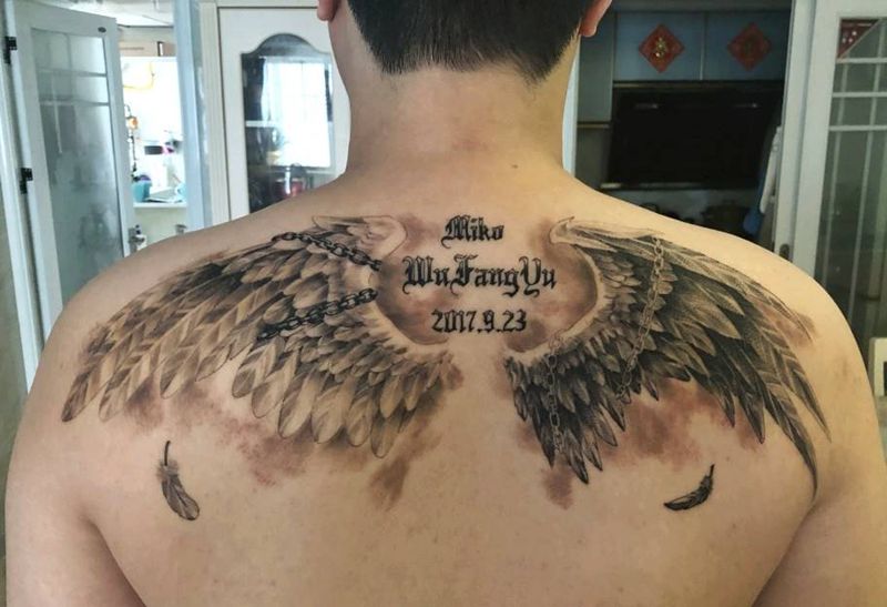 翅膀纹身图片_背部欧美写实纹身图案