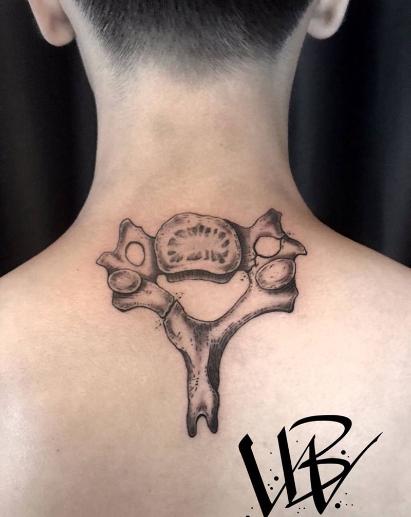 颈椎纹身图片_背部点刺纹身图案