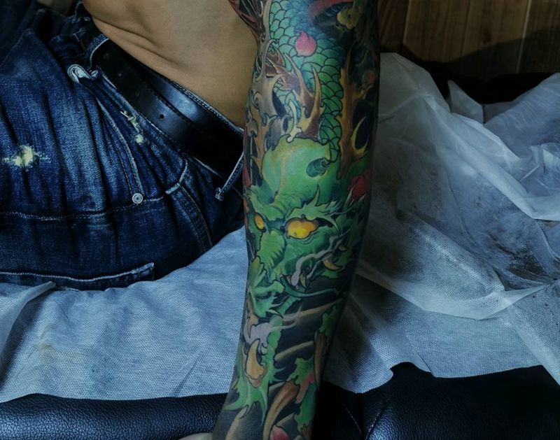 青龙纹身图片_手臂新传统纹身图案