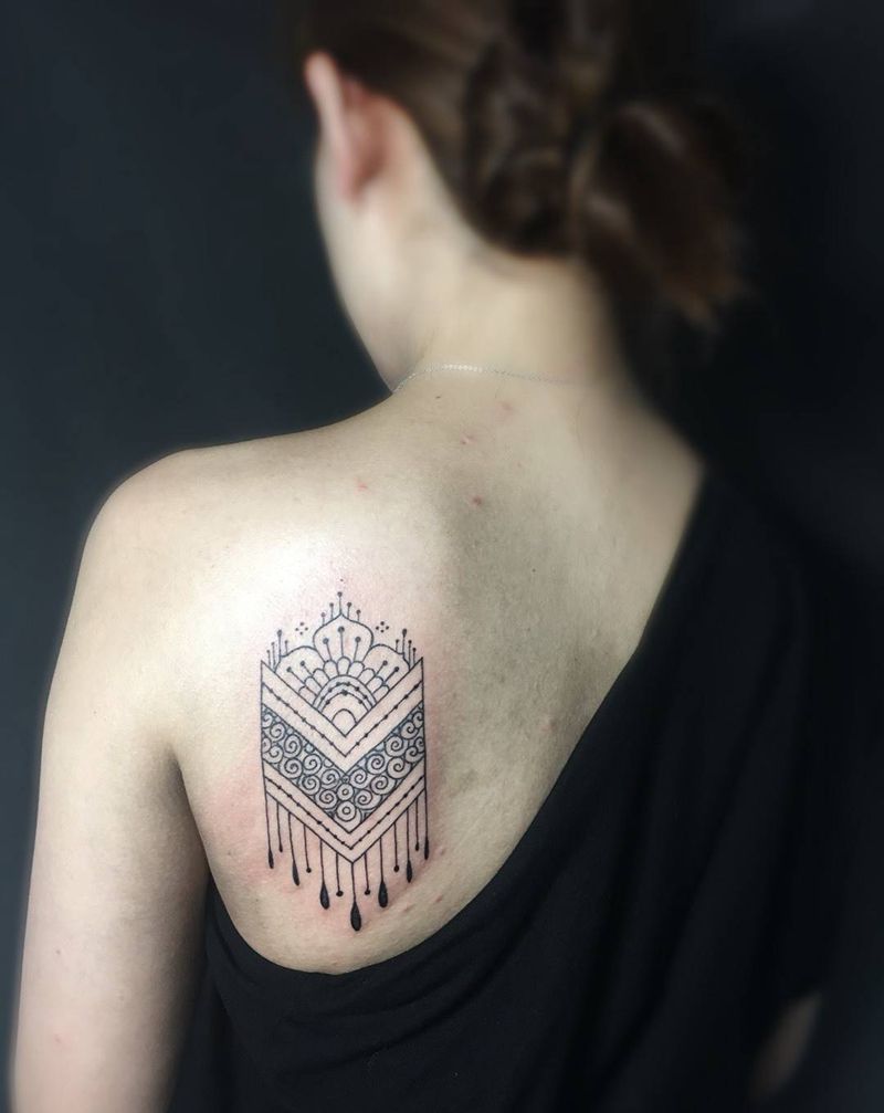 线绘纹身图片_背部图腾几何纹身图案