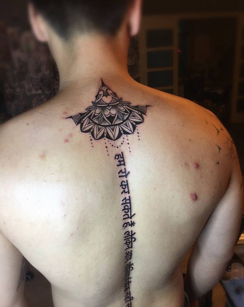脊柱文字纹身图片_成品背部欧美清新几何字符图腾宗教纹身图案